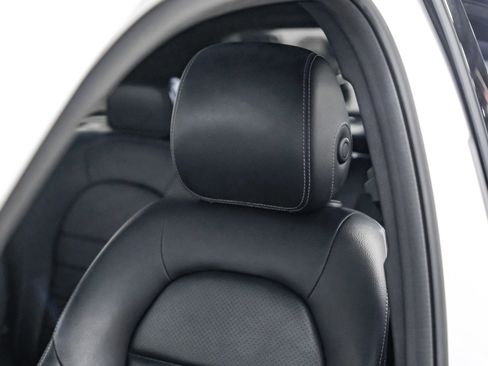 Used 2020 Mercedes-Benz GLC 300 w/ Parking Assistance Package image 19