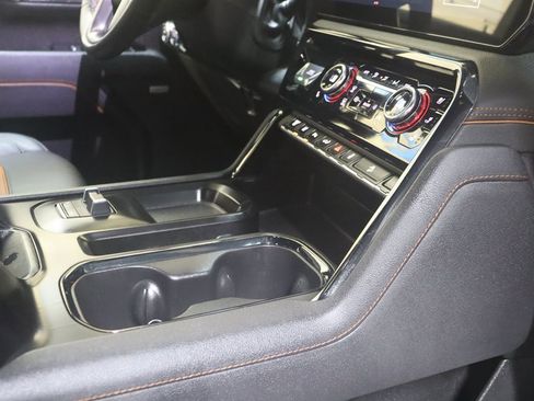 Used 2025 GMC Sierra 2500 AT4 image 76