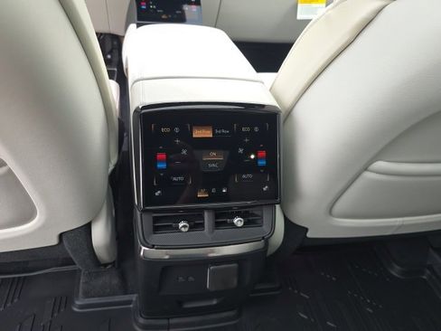 New 2026 Cadillac Vistiq Sport w/ LPO, Floor Liner Package image 18