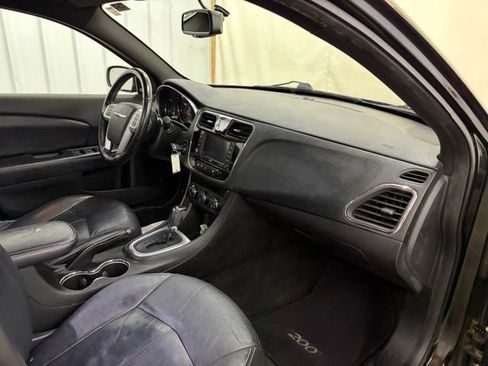 Used 2013 Chrysler 200 Limited FWD image 21