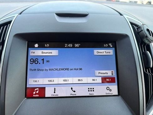 Used 2019 Ford Edge Titanium AWD/4WD image 18