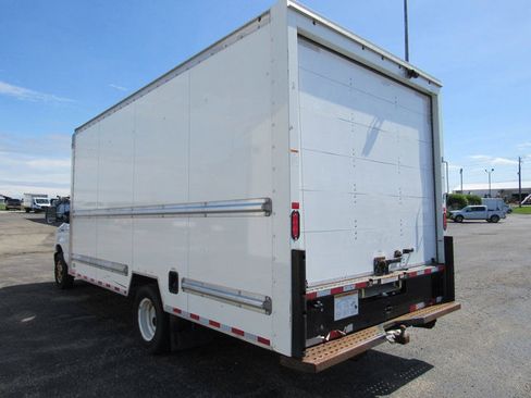 Used 2022 Ford E-350 and Econoline 350 Super Duty RWD image 5