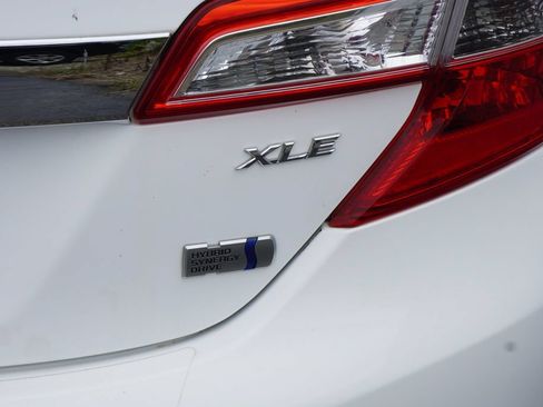 Used 2012 Toyota Camry XLE w/ Leather Pkg FWD image 8