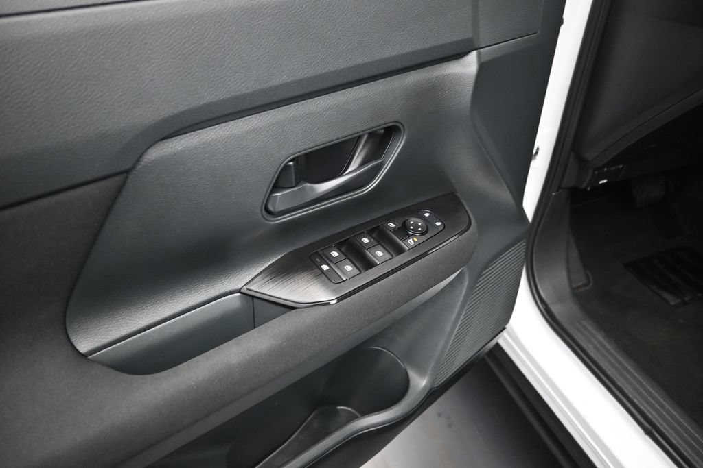Used 2025 Nissan Kicks S FWD image 9