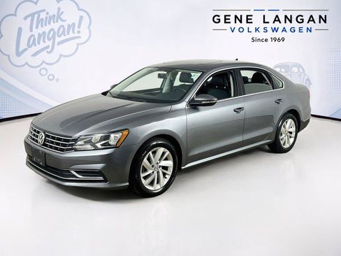 Used 2018 Volkswagen Passat 2.0T SE FWD image 1