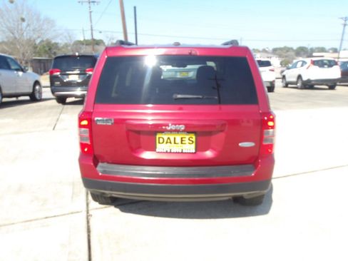Used 2014 Jeep Patriot Latitude image 12