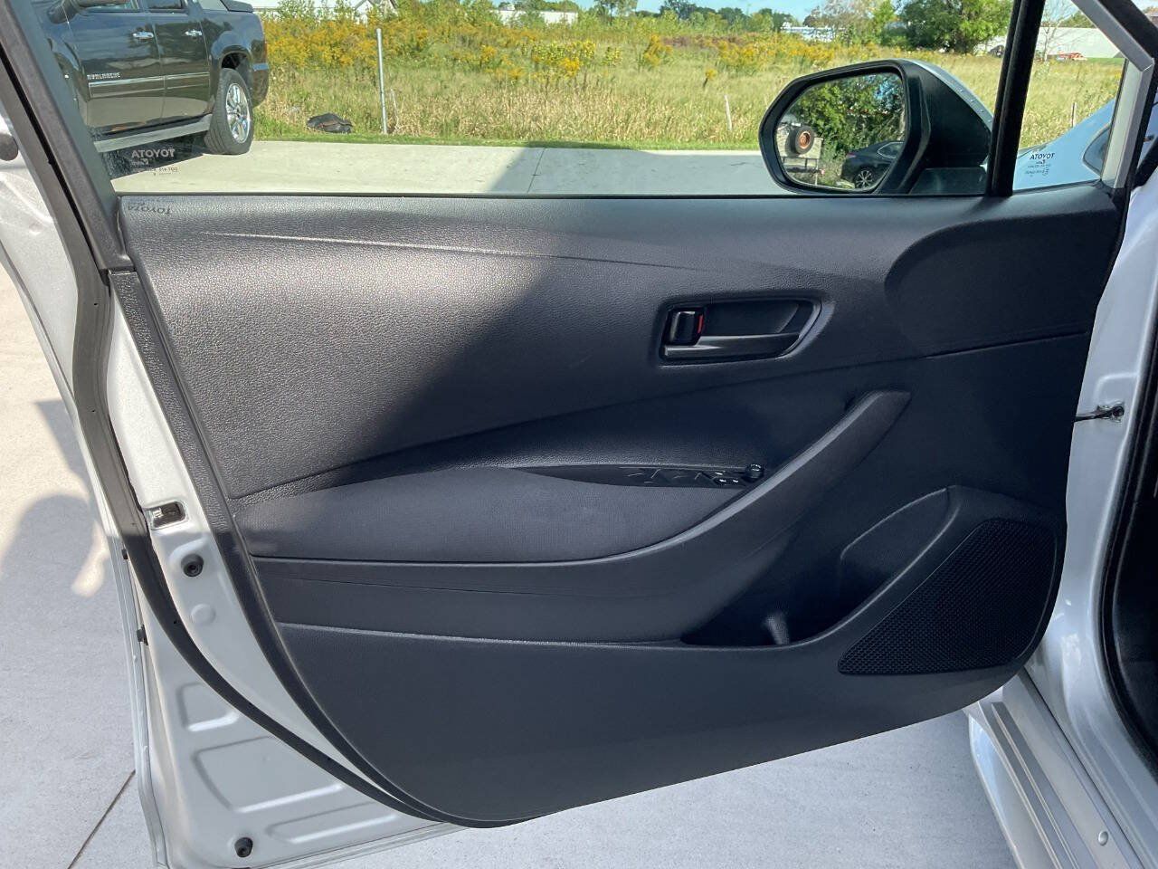 Used 2025 Toyota Corolla LE FWD image 29