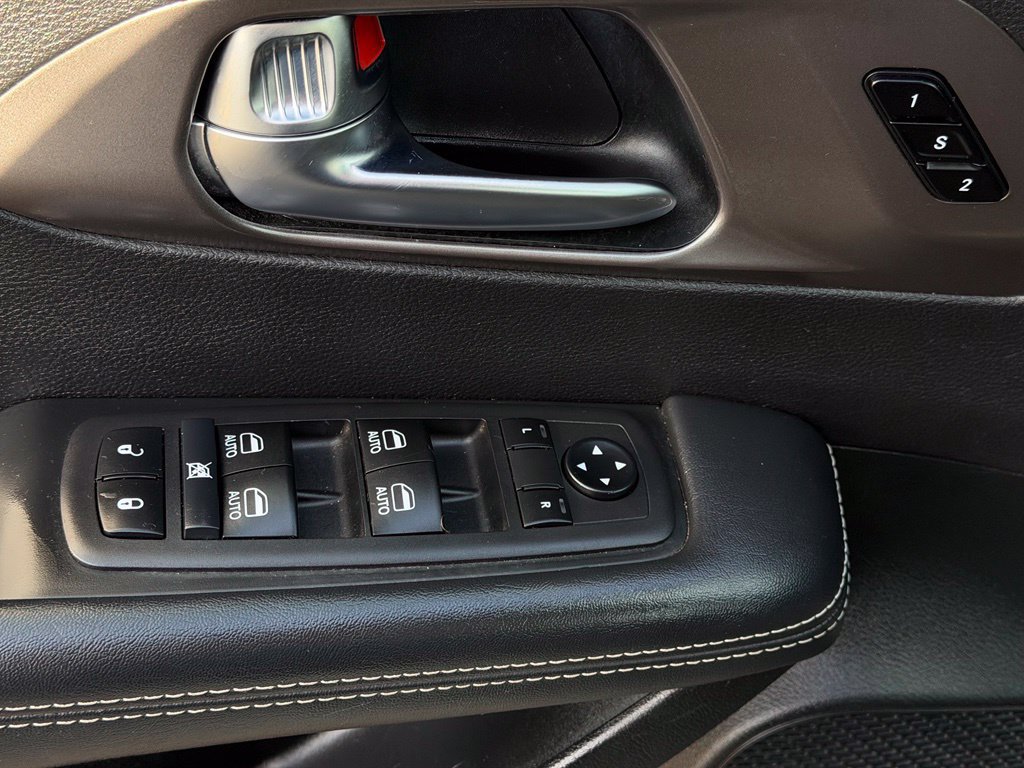 Used 2025 Chrysler Pacifica Select FWD image 20