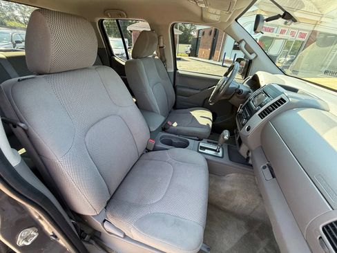 Used 2017 Nissan Frontier SV image 11