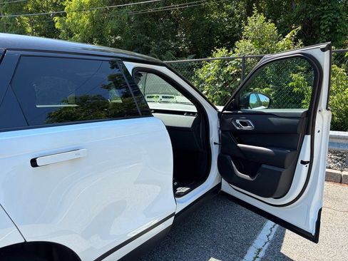 Certified 2026 Land Rover Range Rover Velar S AWD/4WD image 17