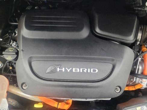 Used 2018 Chrysler Pacifica Touring-L image 30