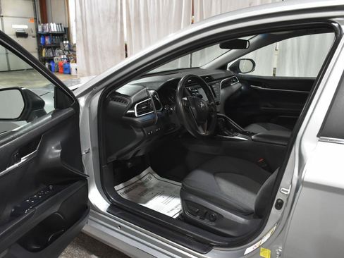 Used 2018 Toyota Camry LE FWD image 29