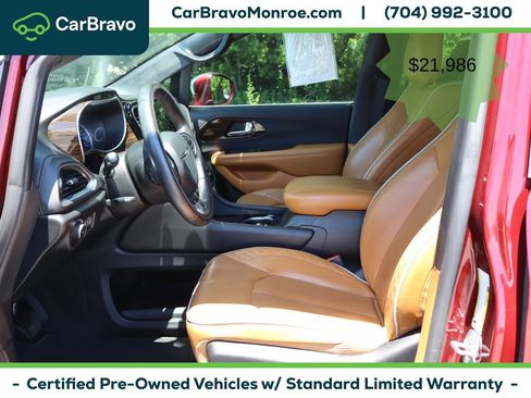 Used 2021 Chrysler Pacifica Pinnacle FWD image 15
