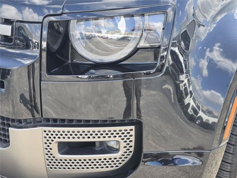 Used 2022 Land Rover Defender 110 X-Dynamic HSE AWD/4WD image 10