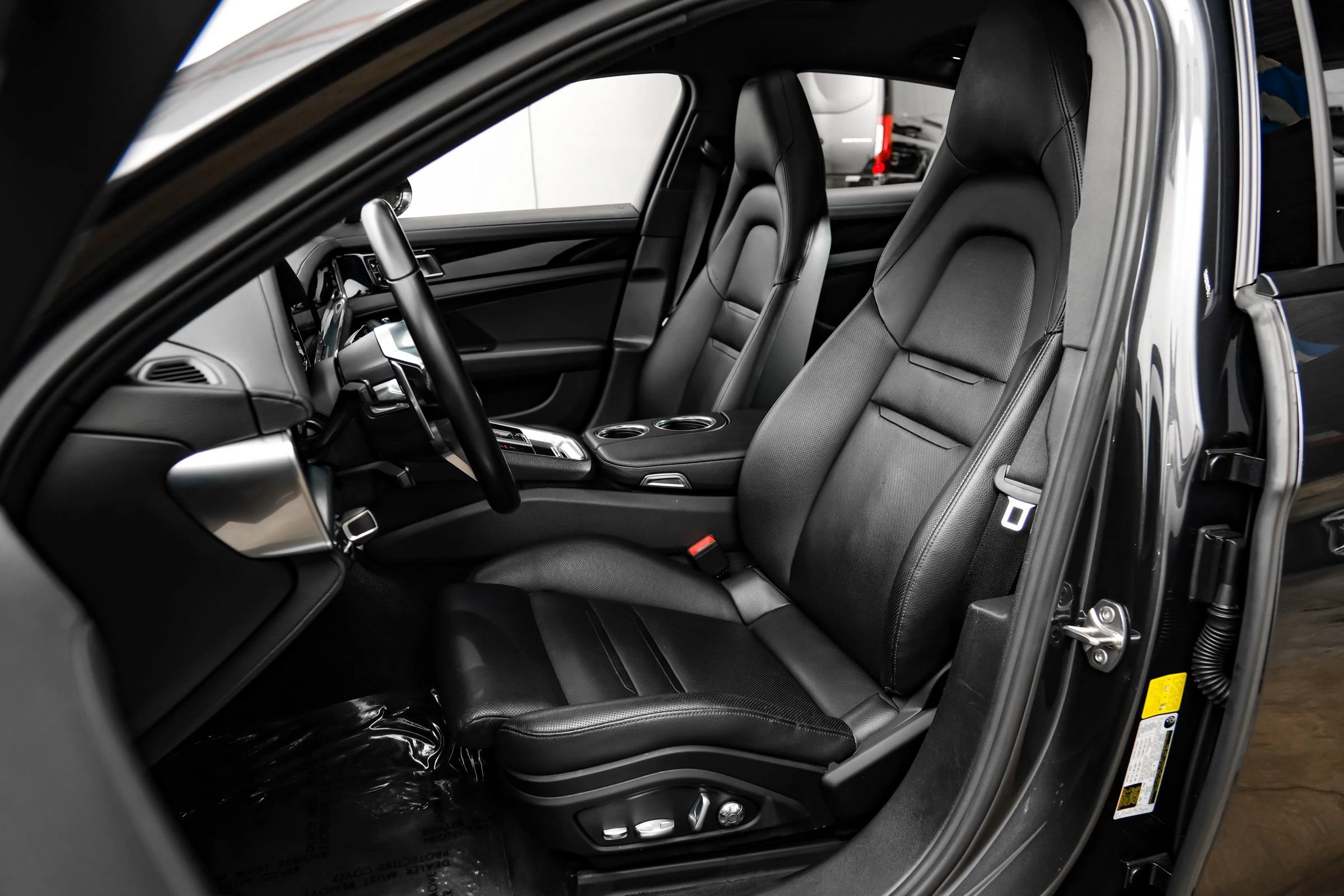 Used 2018 Porsche Panamera image 40