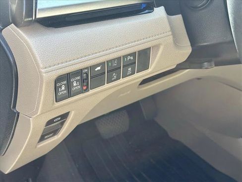 Used 2018 Honda Odyssey Elite image 17