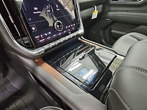 New 2026 GMC Yukon Denali w/ Sun & Power Step Package image 18