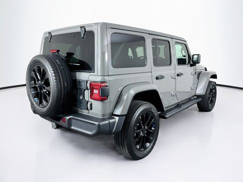 Used 2023 Jeep Wrangler Unlimited Sahara w/ Cold Weather Group AWD/4WD image 9