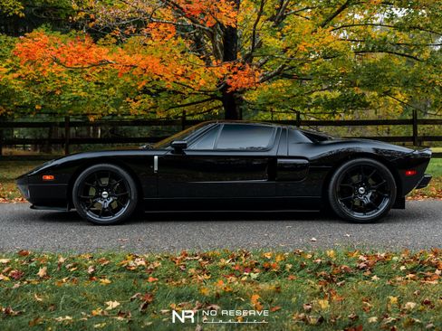 Used 2005 Ford GT image 19
