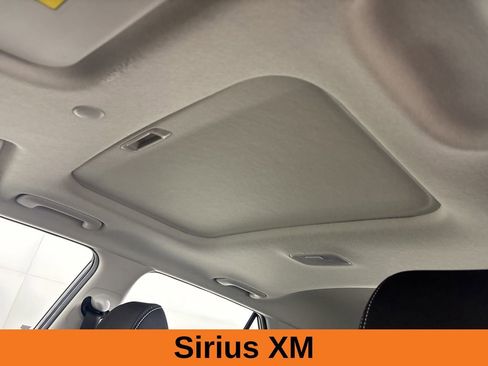 Used 2025 Hyundai Venue SEL FWD image 10