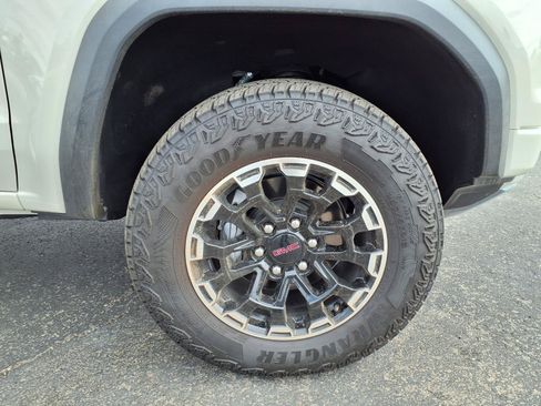 Used 2026 GMC Canyon AT4 w/ Technology Plus Package AWD/4WD image 9