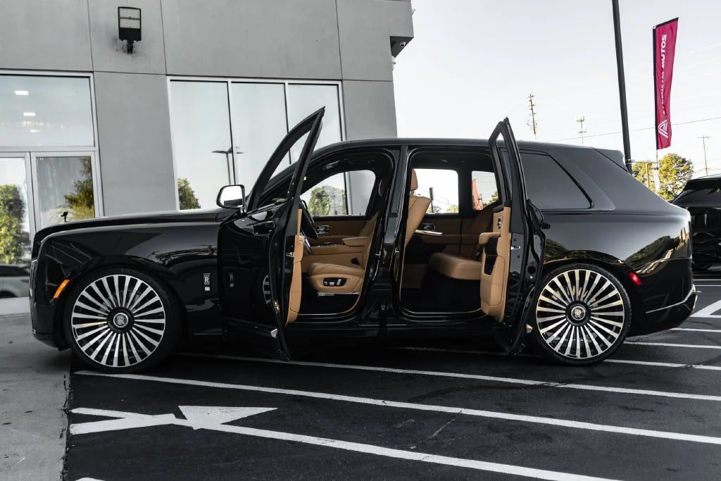 Used 2026 Rolls-Royce Cullinan w/ Cullinan Package AWD/4WD image 27