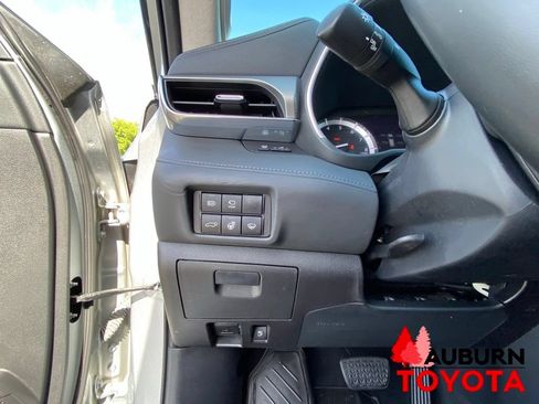 Used 2022 Toyota Highlander Platinum AWD/4WD image 42