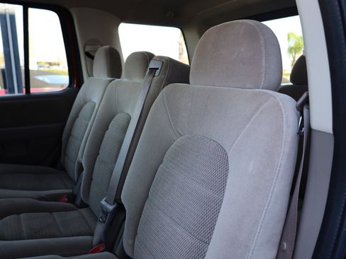 Used 2005 Ford Explorer XLT image 13