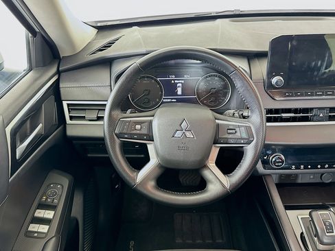 Used 2024 Mitsubishi Outlander SE image 18