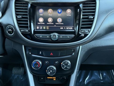 Used 2021 Chevrolet Trax LT w/ LT Convenience Package image 30