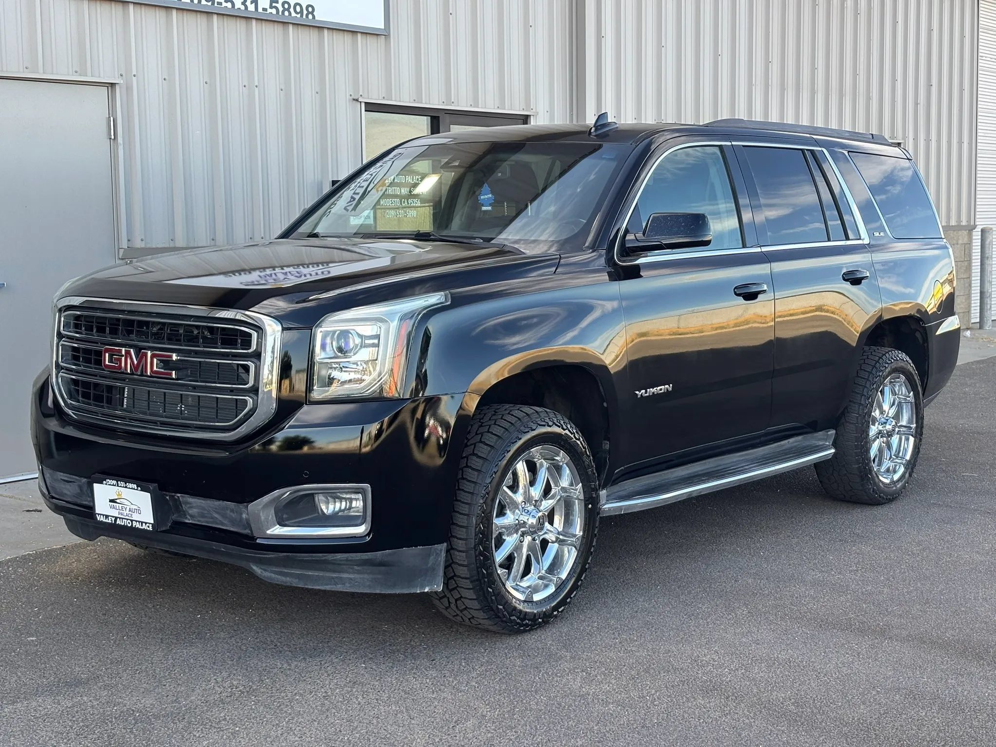 Used 2016 GMC Yukon SLE w/ HD Trailering Package AWD/4WD image 7