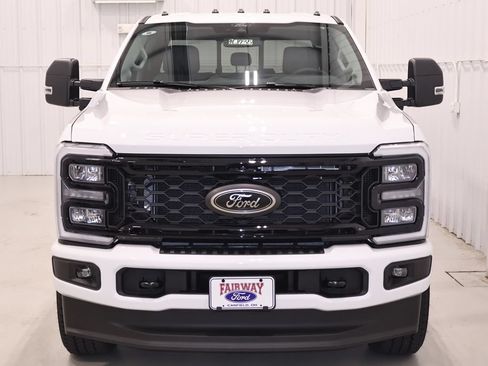 New 2026 Ford F350 XLT w/ XLT Premium Package AWD/4WD image 4