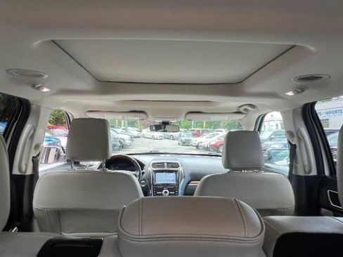 Used 2018 Ford Explorer Platinum AWD/4WD image 25