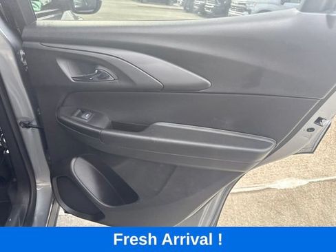 Used 2025 Chevrolet TrailBlazer LT FWD image 14