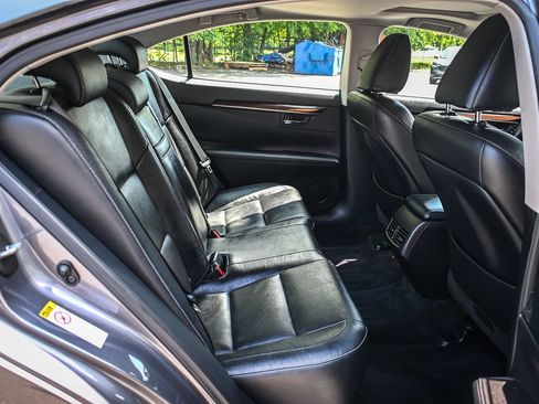 Used 2014 Lexus ES 350 w/ Luxury Package FWD image 15