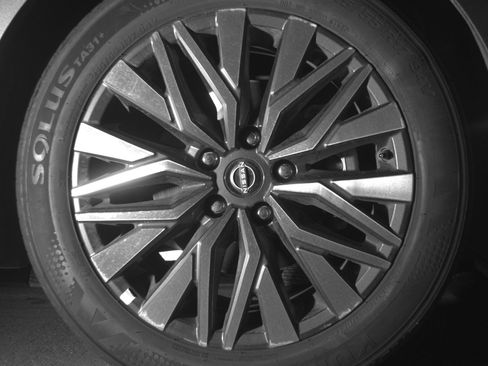 Used 2025 Nissan Altima 2.5 SV FWD image 13