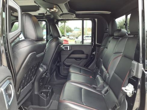 Used 2023 Jeep Gladiator Rubicon w/ Cold Weather Group image 18