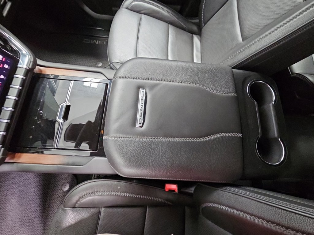Certified 2025 GMC Yukon Denali RWD image 21