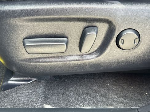 Used 2018 Toyota RAV4 XLE FWD image 14