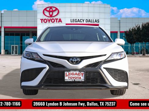 Used 2023 Toyota Camry SE image 5