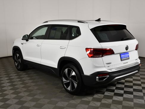 Used 2023 Volkswagen Taos SE AWD/4WD image 8
