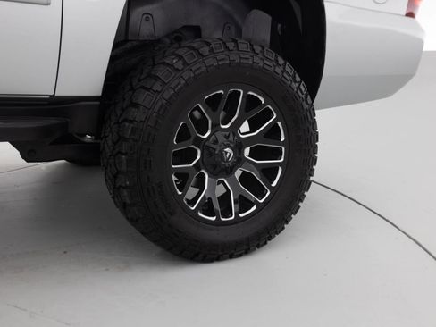 Used 2013 Chevrolet Suburban LT w/ Luxury Package AWD/4WD image 22
