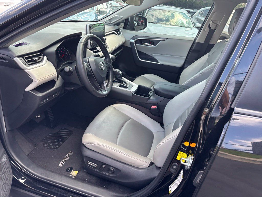 Used 2022 Toyota RAV4 XLE Premium FWD image 15