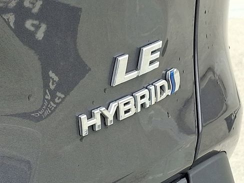 Used 2020 Toyota RAV4 LE image 29