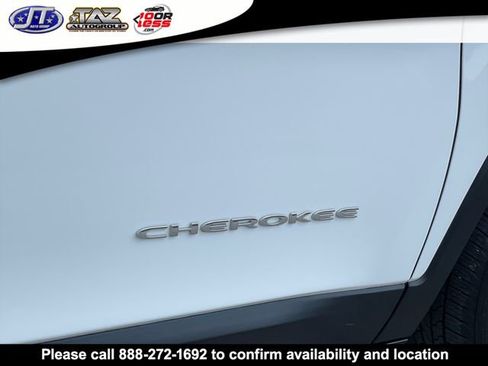 Used 2018 Jeep Cherokee Latitude FWD image 10