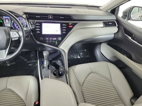 Used 2019 Toyota Camry SE w/ Convenience Package FWD image 17