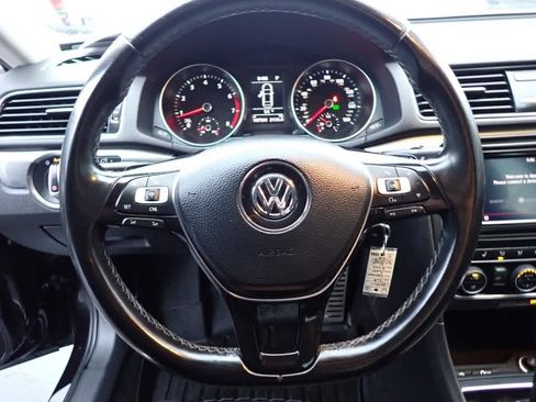 Used 2018 Volkswagen Passat 2.0T R-Line w/ R-Line Lighting Package image 13