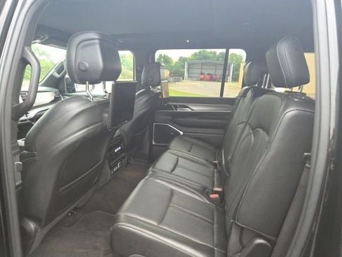 Used 2023 Jeep Wagoneer Series II AWD/4WD image 12