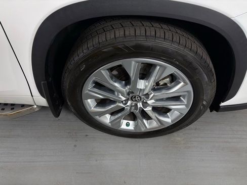 Used 2023 Toyota Highlander Limited AWD/4WD image 12