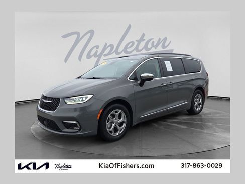 Used 2023 Chrysler Pacifica Limited FWD image 1